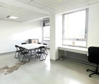 Bureau privé 30 m² 5 postes Coworking Place du Général de Gaulle Montreuil 93100 - photo 1